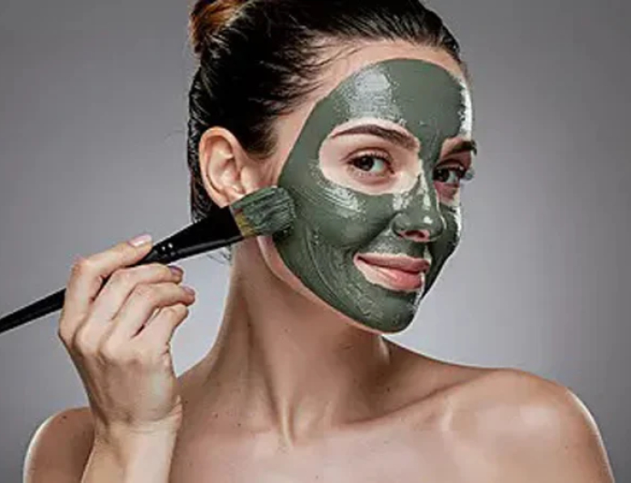 রোদে গেলেই ত্বক কালচে হয়ে যায়? সমাধান জানুন