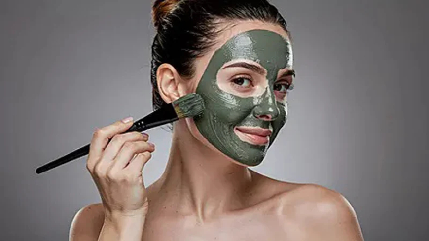 রোদে গেলেই ত্বক কালচে হয়ে যায়? সমাধান জানুন